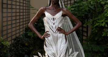 Iris Van Herpen Fall 2023 Couture mang tới chủ nghĩa đô thị dưới nước đẹp mê hồn