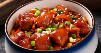 Tối nay ăn gì: Mách bạn cách làm giò heo om ngon ngọt, mềm tan trong miệng