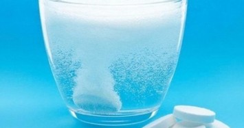 Nhờ em trai 5 tuổi pha thuốc hạ sốt, chị gái nhập viện cấp cứu