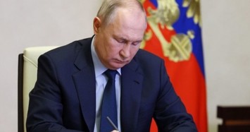 Ông Putin cấp quyền công dân cho người Mỹ đầu tiên tị nạn ở Nga