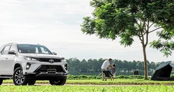 Giá xe Toyota Fortuner tháng 11/2024, lăn bánh giảm 50% phí trước bạ