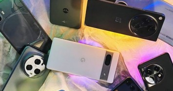 Nên mua smartphone cao cấp cũ hay tầm trung mới để du xuân?