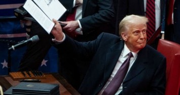 Ông Trump “chồng thêm” 10% thuế: Trung Quốc cảnh báo Mỹ
