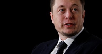 Cổ phiếu Tesla lao dốc 50%, Elon Musk nói gì?