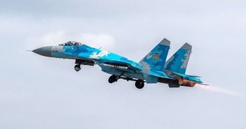 Video: Khoảnh khắc chiến đấu cơ Su-27 bốc cháy, rơi xuống đất khi truy đuổi UAV Geran-2 của Nga