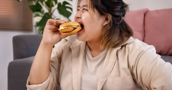 Người phụ nữ nhập viện sau cuộc thi ăn, phát hiện dạ dày chiếm tới 1/3 khoang bụng