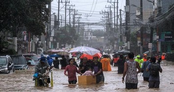 Manila chìm trong biển nước vì bão Vamco