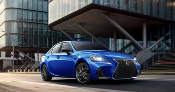 Cận cảnh Lexus IS F-Sport 2020 phiên bản Blackline giá chỉ 1,1 tỷ đồng