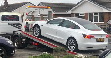 Tesla Model 3 rơi vô lăng dù mới lăn bánh được 1 tháng