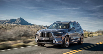 Cận cảnh BMW X7 2023 có giá từ 77.000 USD 