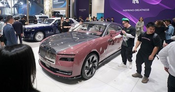 Rolls-Royce Spectre từ 19 tỷ đồng  