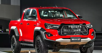 Bên trong chiếc xe bán tải Toyota Hilux GR Sport  