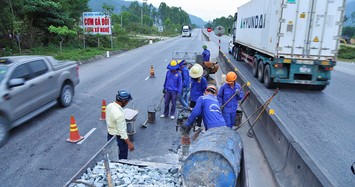 Quốc lộ hơn 2.400 tỷ sụt lún, chắp vá "do mưa"