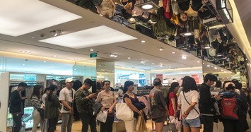 Xếp hàng dài chờ thanh toán trong ngày Black Friday tại Sài Gòn