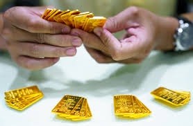 Giá vàng đầu tuần: Nhiều thương hiệu điều chỉnh trái chiều, thế giới giảm mạnh