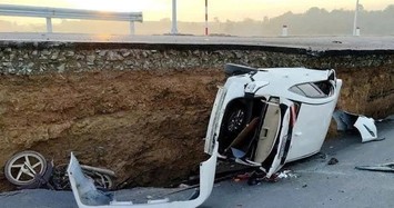 Video Cầu mới khánh thành ở Tây Ninh sụt lún, ôtô và xe máy rơi xuống hố sâu