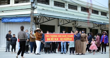 Vì sao  tiểu thương chợ Nam Thành căng băng rôn kêu cứu?