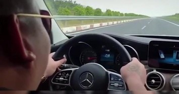 Clip tài xế chạy Mercesdes tốc độ 'bàn thờ' 234 km/h trên cao tốc Long Thành - Dầu Giây