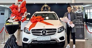 Thủ môn Bùi Tiến Dũng khui hộp Mercedes-Benz GLC tiền tỷ