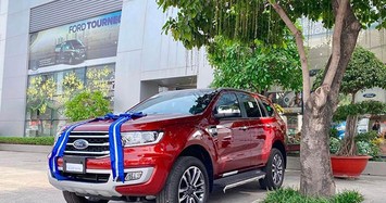 Ford Everest giảm giá đến cả 1000 triệu đồng xả hàng