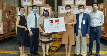 Tỷ phú Johnathan Hạnh Nguyễn tặng 750.000 khẩu trang y tế cho Phillippines