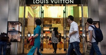 Lý do túi Louis Vuitton rất đắt đỏ nhưng không bao giờ giảm giá