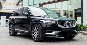 Bỏ hơn 2 tỷ đồng mua xe sang Volvo, khách hàng mòn mỏi chờ hệ điều hành