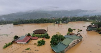 Cảnh tượng khủng khiếp: Nước cuồn cuộn như thác đổ ở Hà Giang 