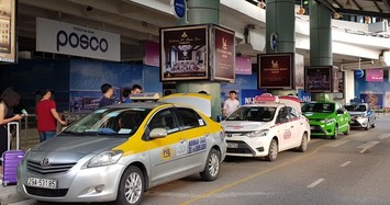 Nhân viên sân bay Nội Bài bị lái xe taxi cầm dao dọa đâm