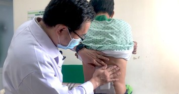 Tưởng đau lưng đơn giản, người đàn ông tự mua thuốc giảm đau cho đến khi bị liệt