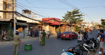 Công an khám nghiệm hiện trường.