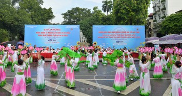 Vinamilk đồng hành cùng hàng ngàn người cao tuổi đồng diễn thể dục dưỡng sinh tại Hà Nội