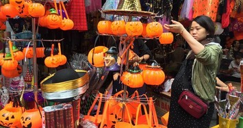 Nhộn nhịp đồ trang trí Halloween: Có giá tới hàng triệu đồng