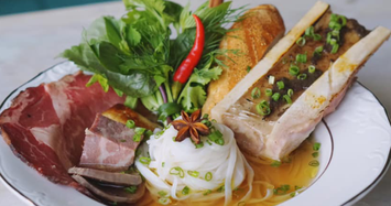 Bánh mì, tô phở tiền triệu tại nhà hàng vừa nhận sao Michelin