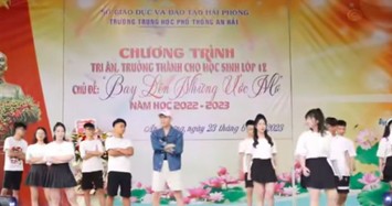 Thích thú xem thầy hiệu phó hát, nhảy trong lễ chia tay học sinh  