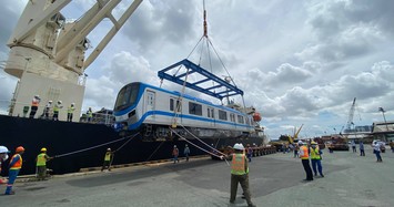 Cận cảnh tàu metro số 1 về tới Sài Gòn