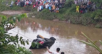 Thi thể 3 người trong xe sang Mercedes dưới rạch Bà Ngọt 