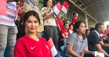 Ngôi sao phim cấp 3 Maria Ozawa xuất hiện trên khán đài SEA Games 30