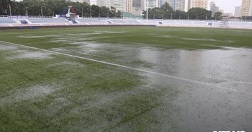 Cận cảnh sân bóng U22 Việt Nam vs U22 Singapore: Ngập khắp nơi