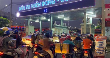 Nghe tin không bị cách ly, người dân TP HCM ùn ùn về quê ăn Tết