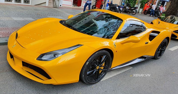 Ngắm siêu xe Ferrari 488 Spider vàng rực một góc Sài Gòn