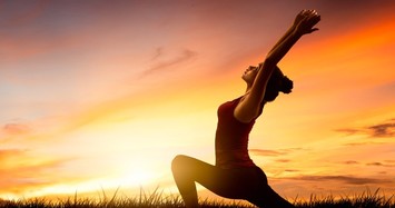 Yoga chào mặt trời tạo ra năng lượng và làm sạch cơ thể