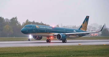 Máy bay Vietnam Airlines bị chảy dầu lênh láng tại sân bay Tân Sơn Nhất