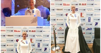 Ngắm robot Sophia duyên dáng trong tà áo dài Việt Nam