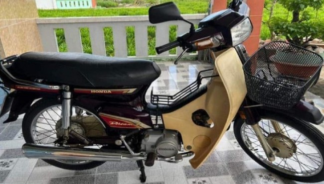 Cận cảnh Honda Dream Thái 1997 còn nguyên bản có thể “hóa rồng” khi tái xuất