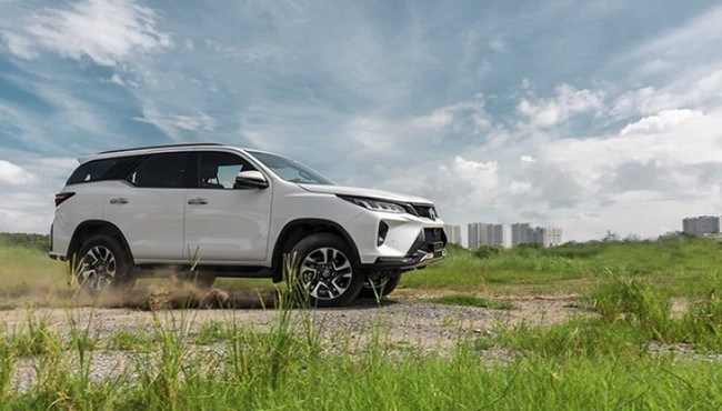 Giá xe Toyota Fortuner tháng 1/2025, SUV cỡ D từ 1,055 tỷ đồng