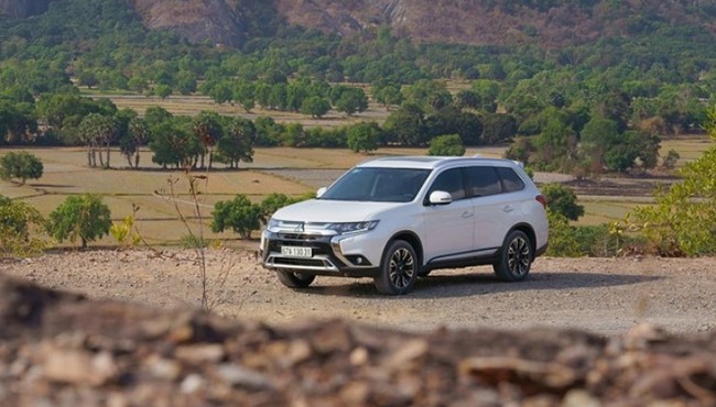 Giá xe Mitsubishi Outlander tháng 1/2025, hỗ trợ 50% lệ phí trước bạ