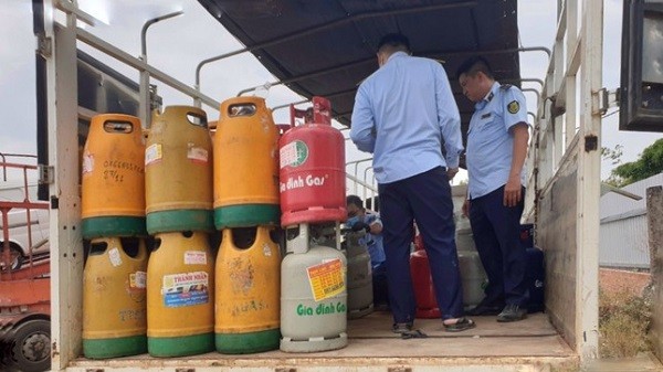 Thu giữ hàng ngàn bình gas nghi nhái thương hiệu