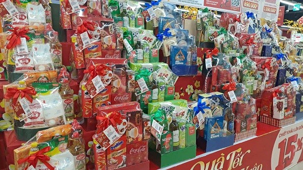 Sôi động thị trường quà Tết 2025