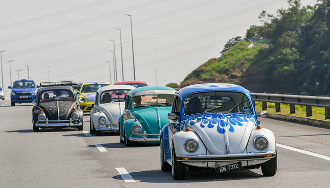Hơn 400 “con bọ” Volkswagen Beetle hàng hiếm bất ngờ tụ hội